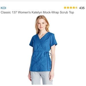 Women’s Koi Scrub Top (M)